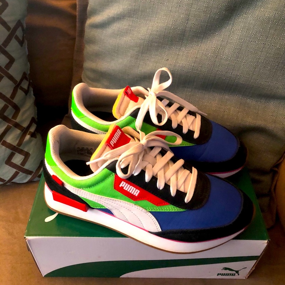 😍LIKE NEW PUMA KICKS